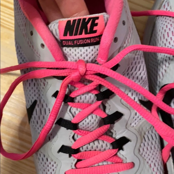 Grey & pink Nike Dual Fusion Run 3 Sneakers - Picture 4 of 4